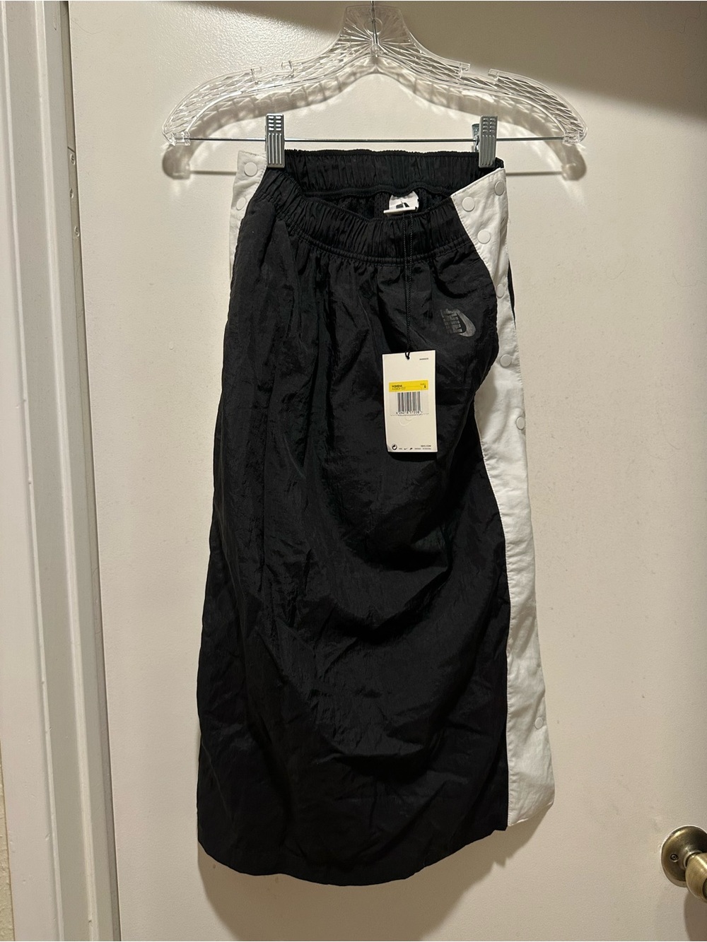 NWT Nike Tear-Away Skirt w Snap Button Side Panel Black/White Basketball Size S